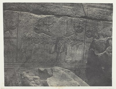 Karnakin palatsi, graniittipyhäkön ulkoveistokset; Thebes tekijältä Maxime Du Camp