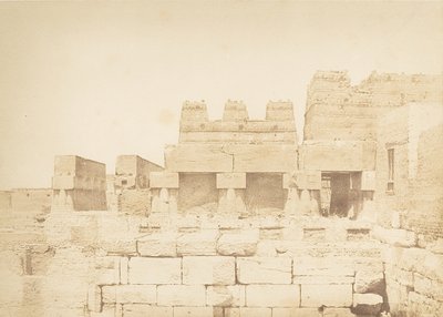 Amenhotep III:n palatsin eteläiselle pylväikkölle rakennetut kyyhkyset Luxorissa Thebessa, 1849-50. tekijältä Maxime Du Camp