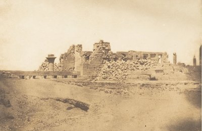 Karnacin palatsin Hypostyle Hallin rauniot - Näkymä lounaasta, 1849-50. tekijältä Maxime Du Camp