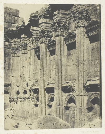 Jupiterin temppeli Baalbeck Heliopoliksessa, Naosin sisäosa, Syyria, 184951, painettu 1852. tekijältä Maxime Du Camp
