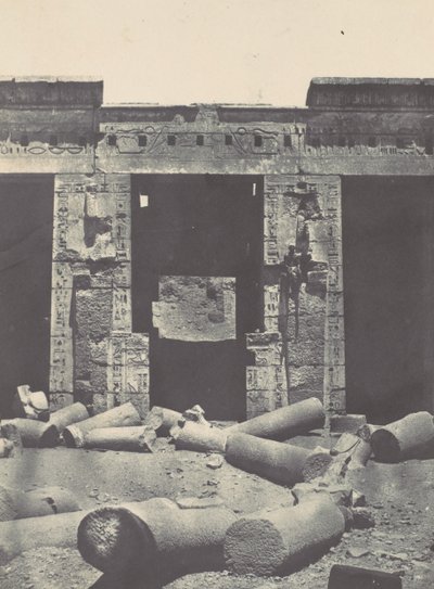 Thebes. Medinet-Habou. Ramses-Méiamounin palatsin peristyylin itäosa, 1850. tekijältä Maxime Du Camp