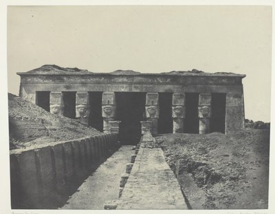 Yleisnäkymä, Dendera Teutyresin suuri temppeli, Ylä-Egypti, 184951, painettu 1852. tekijältä Maxime Du Camp