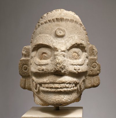 Sadejumalan pää, n. 1000 (fossiilinen kalkkikivi) tekijältä Mayan