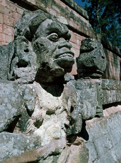 Kiviveistokset - temppeli 11 tekijältä Mayan