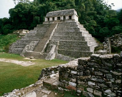 Kirjoitusten temppeli tekijältä Mayan