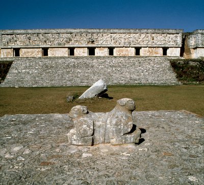 Näkymä kuvernöörin palatsille, kahden jaguaarin alttari, 9.-10. vuosisata tekijältä Mayan