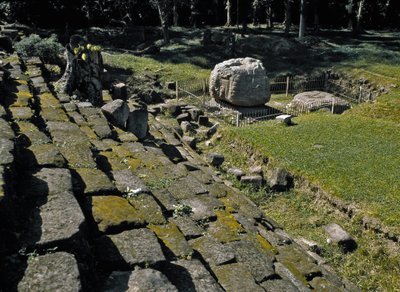 Zoomorfinen alttari P tekijältä Mayan