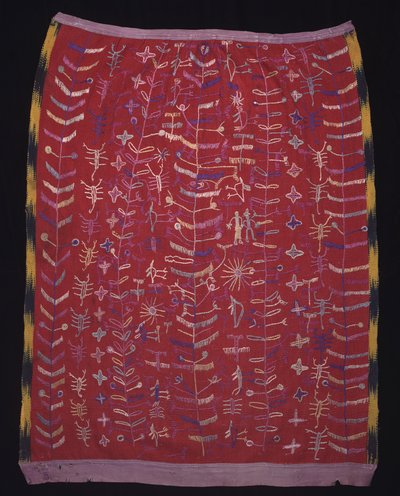 Cofradia-tekstiili, mahdollisesti esiliina Kristus-hahmolle, n. 1920-1940 (puuvillaa ja silkkiä) tekijältä Mayan Mayan