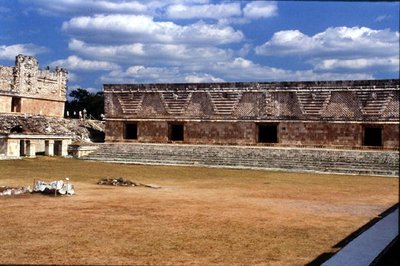 East Building of the Nunnery Quadrangle, myöhäisklassinen Maya, n. 700-900 jKr (kuva) tekijältä Mayan Mayan