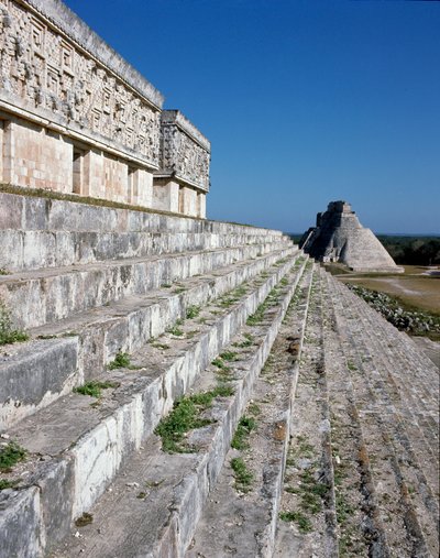 Kuvernöörin palatsi ja taikurin pyramidi, 6. vuosisadalla tekijältä Mayan Mayan