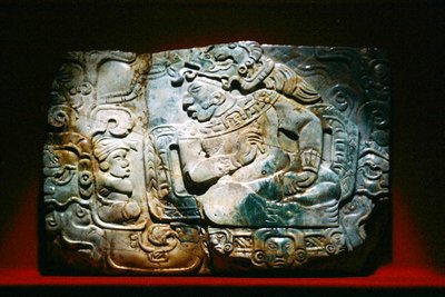 Kuninkaan ja hovimiehen rintakuva, Nebaj, Guatemala, klassinen kausi (jade). tekijältä Mayan Mayan