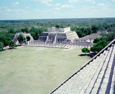Esikolumbialainen sivilisaatio: näkymä Chichen Itzan paikalle Yucatanin alueella. Mayojen sivilisaatio, klassinen aika ja mayojen renessanssi, 750-1200 jKr. Meksiko tekijältä Mayan Mayan