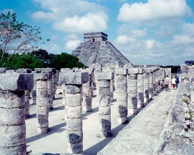 Esikolumbialainen sivilisaatio: näkymä Chichen Itzan paikalle Yucatanin alueella. Mayojen sivilisaatio, klassinen aika ja mayojen renessanssi, 750-1200 jKr. Meksiko tekijältä Mayan Mayan