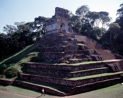 Esikolumbialainen sivilisaatio: näkymä Palenquen alueelle Chiapasin klassisella maya-kaudella tekijältä Mayan Mayan