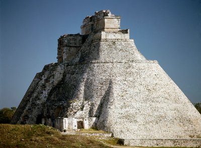 Taikurin pyramidi, 6. vuosisata tekijältä Mayan Mayan