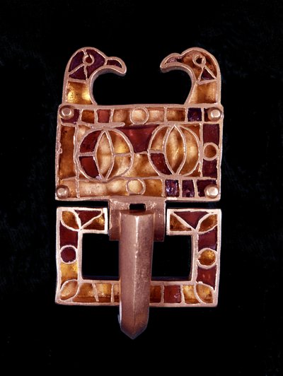 Lintujen päillä koristeltu jalokivi (Ranska) 6. vuosisadalta. Musée de Saint-Germain en Laye tekijältä Merovingian Merovingian