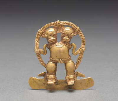 Kaksipäinen figuuririipus, n. 700-1550 (valettu ja vasaroitu kulta) tekijältä Mesoamerican Mesoamerican