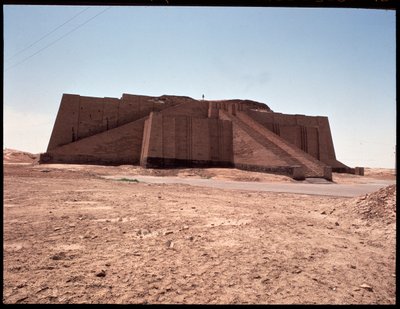 Näkymä rekonstruoidusta zikguratista, 2050 eaa tekijältä Mesopotamian Mesopotamian