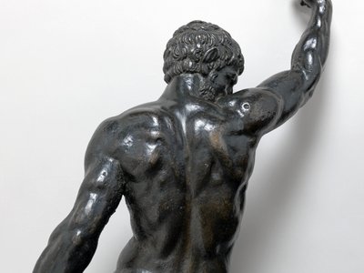 Pantterilla ratsastavat alastonhimot, n. 1506-08 (pronssi) tekijältä Michelangelo Buonarroti