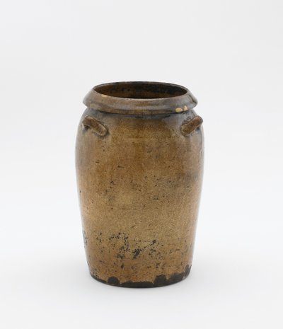 Purkki kolmella korvakkeella (kivitavara tuhkalasiteella) tekijältä Ming Dynasty Chinese School