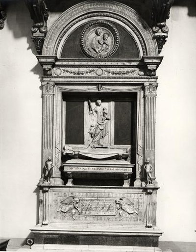 Monumentti kreivi Ugolle (k. 1001) Toscanan markgraveille (marmori) (m/v kuva) tekijältä Mino da Fiesole
