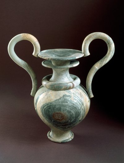 Minolainen taide: palvontamaljakko marmorista. 1450 eaa. Zakrosin lustraalista, Kreeta Dim. 79 cm Heraklion, kansallinen arkeologinen museo - Minolainen taide: kulttiamfora, jossa on suonista marmoria oleva voluutikahva, peräisin Zakrosista Kreetalta. 79 c tekijältä Minoan