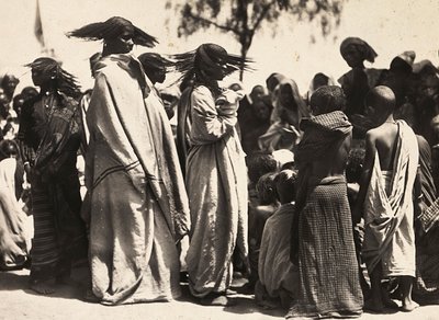 "Imperiumin rakentaminen" fasistisella aikakaudella: muslimitytöt, 9.5.1936 (m/v kuva) tekijältä Modestino Baldinetti