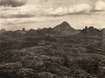 "Imperiumin rakentaminen" fasistisella aikakaudella: Aduan vuoret, Etiopia, 9.5.1936 (m/v kuva) tekijältä Modestino Baldinetti