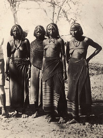 "Imperiumin rakentaminen" fasistisella aikakaudella: naiset Cunama-heimosta, 9.5.1936 (mv/v kuva) tekijältä Modestino Baldinetti