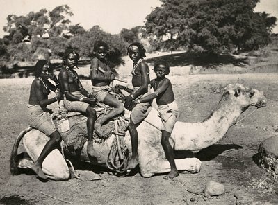 "Imperiumin rakentaminen" fasistisella aikakaudella: nuoret nomadit, 09.5.1936 (m/v kuva) tekijältä Modestino Baldinetti
