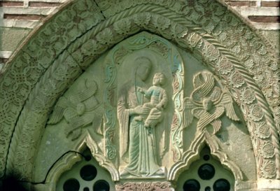 Madonna ja lapsi, kirkon ikkunayksityiskohta, rakennettu 1413-17 (kivi) tekijältä Morava School