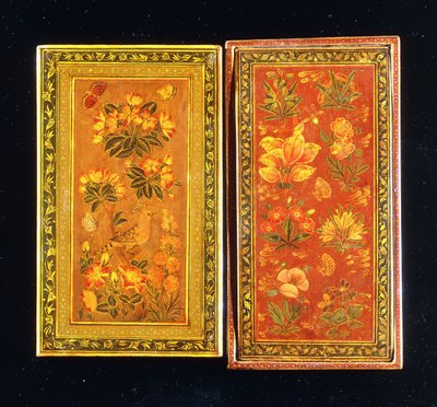 Pari Safavid-dynastian peilikoteloa, maalattu kukkakuvioin, toisessa kyydissä oleva hoopoe, n. 1671-2 tekijältä Muhammad Zaman