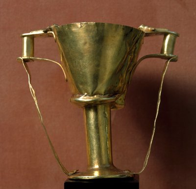 Mykeneen taiteessa on minolaisia vaikutteita: kultainen malja (tai kuppi), jossa on kaksoiskahva nimeltään Cup of Nestor. 1500-luku eKr. Mykeneen IV haudasta. Ateena, kansallinen arkeologinen museo tekijältä Mycenaean