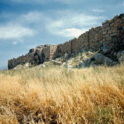 Mykeneen taidetta: näkymä Tirynien muurin raunioista Kaupunki rakennettiin noin 1200 eKr. Kreikka tekijältä Mycenaean
