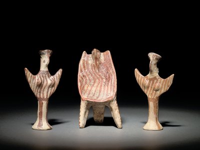 Psi-hahmo, valtaistuin istuvalla hahmolla ja Psi-hahmo, noin 1300-1200 eKr. (terrakotta) tekijältä Mycenaean
