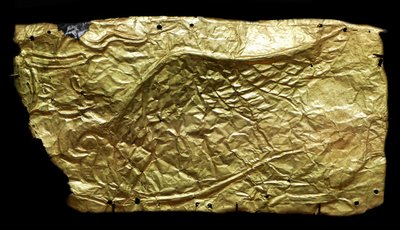Kultainen kansi lasimaljakon muotoiselle muistolaatalle tekijältä Mycenaean