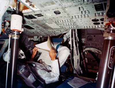 Astronautti NASAn komentomoduulissa, 1970-luku. tekijältä NASA Images
