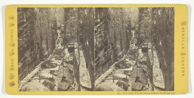 Flume alhaalta katsoen ylöspäin, 1800-luvun puoliväli. tekijältä N.W. Pease