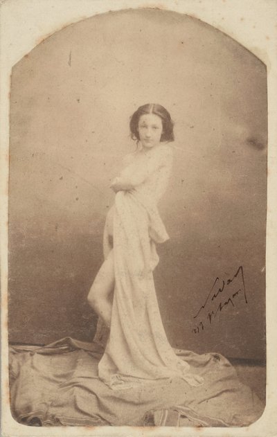 [Draped Standing Nude], 1856-59. tekijältä Nadar