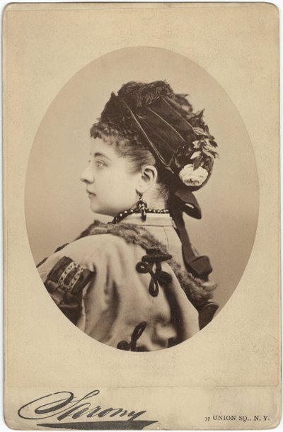 Pauline Luccan muotokuva 1841-1908 tekijältä Napoleon Sarony
