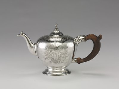 Teekannu, n. 1755-1760 (hopea) tekijältä Nathaniel Hurd