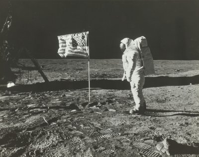 Buzz Aldrin Kuussa Yhdysvaltain lipun kanssa, 1969. tekijältä Neil Armstrong