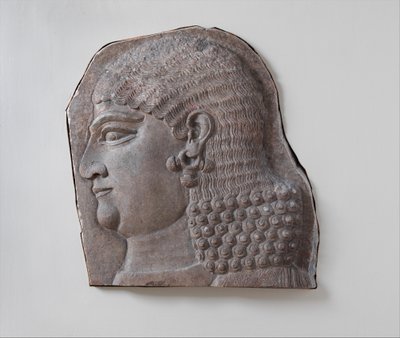 Parrattoman kuninkaallisen avustajan, mahdollisesti eunukin, pää, n. 721-05 eKr. (kipsialabasteri). tekijältä Neo Assyrian Neo Assyrian