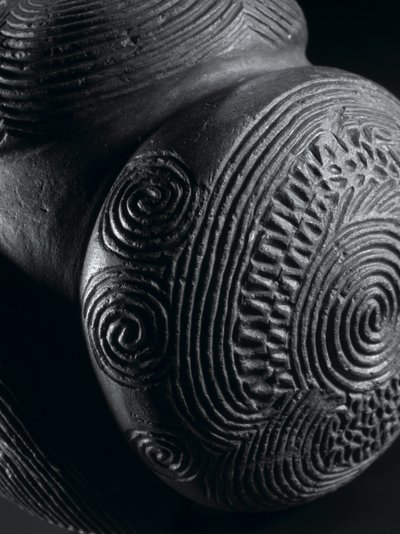 Veistetty pallo Glass Hillistä, Towiesta, Aberdeenshirestä, neoliittista, n. 3000 eKr. (kivi) tekijältä Neolithic Neolithic