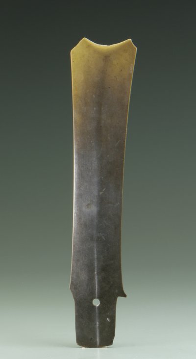 Haarukkataltta (zhang), Qijia-kulttuuri, n. 2500-2000 eKr. (jade) tekijältä Neolithic Period Chinese School