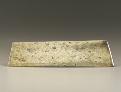 Haarukkataltta (zhang), Qijia-kulttuuri, n. 2500-2000 eKr. (jade) tekijältä Neolithic Period Chinese School