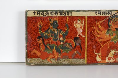 Yksityiskohta Devimahatmya-käsikirjoituksen kannesta (läpinäkymätön wc puulla) tekijältä Nepalese School