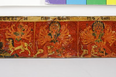 Yksityiskohta Devimahatmya-käsikirjoituksen kannesta (läpinäkymätön wc puulla) tekijältä Nepalese School