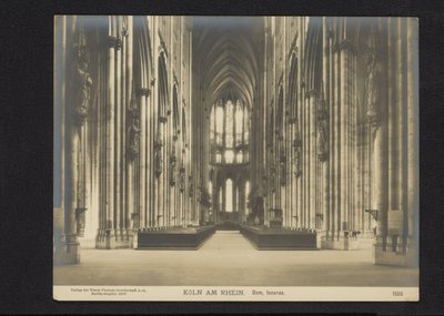 Kölnin tuomiokirkon sisätilat Köln am Rhein. Dom, Inneres (otsikko esineessä) tekijältä Neue Photographische Gesellschaft