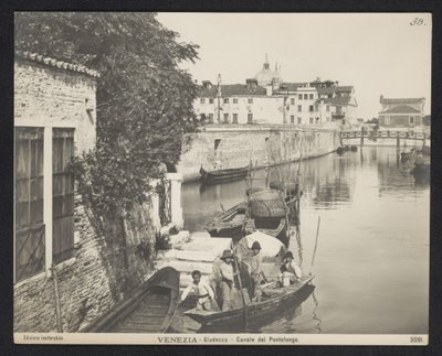 Kanaal te Venetië Venetsia - Giudecca - Pontelungon kanava (otsikko esineessä) tekijältä Neue Photographische Gesellschaft